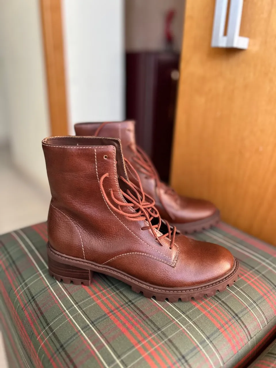 Botas de Couro Marrom - Elegância e Conforto