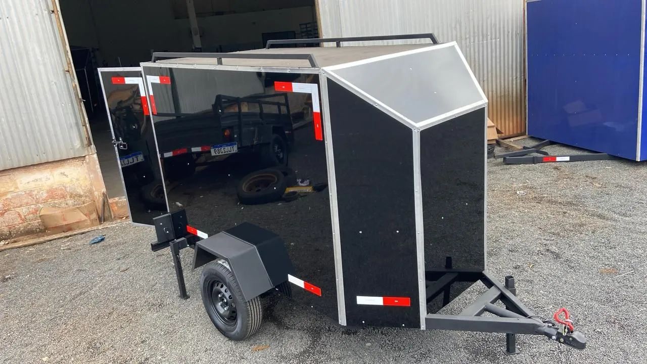 Carretinha de Reboque Modelo Baú Carga Fechada Direto da Fábrica com Garantia