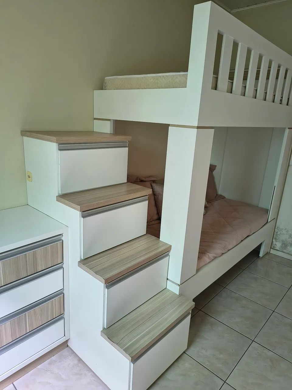 Beliche com escada gaveteiro e comoda - Foto 4