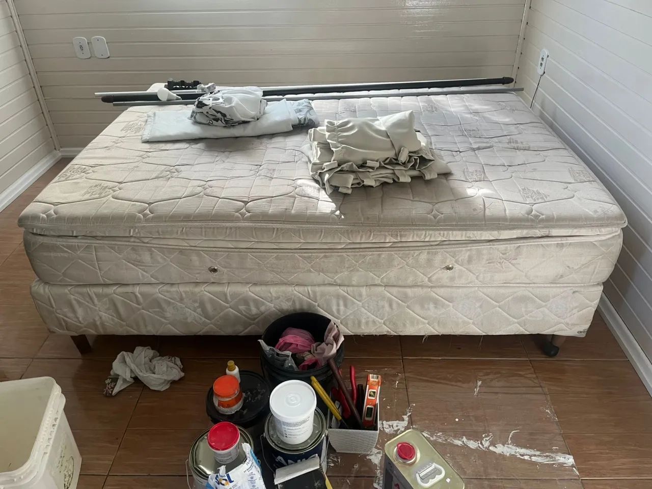 Cama com colchão 64169244866689123