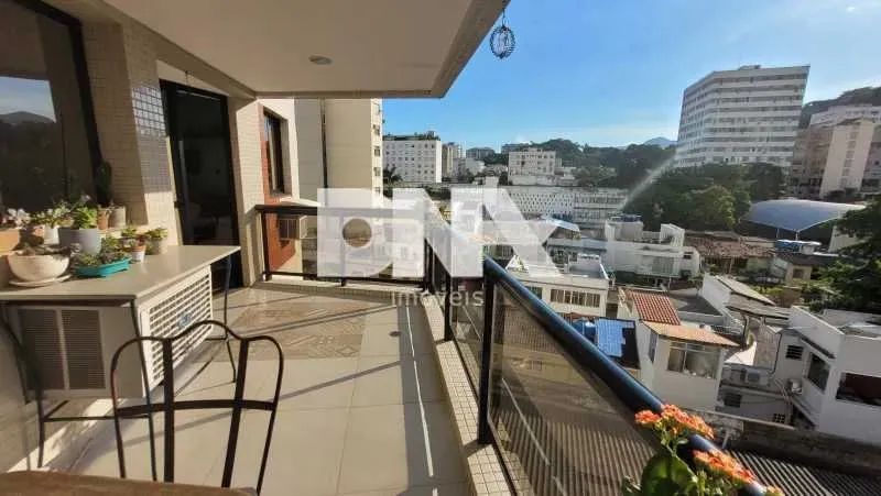 Cobertura no Humaitá reformada pronta para morar