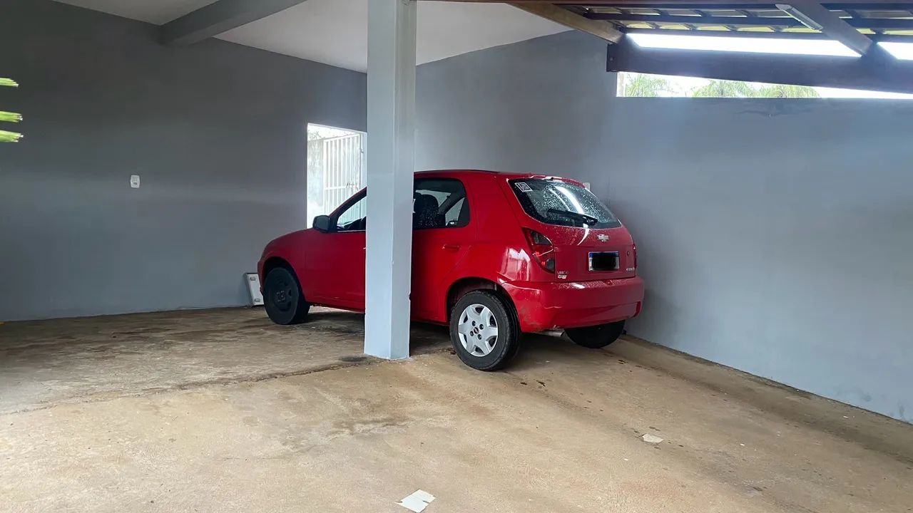 Casa com garagem coberta
