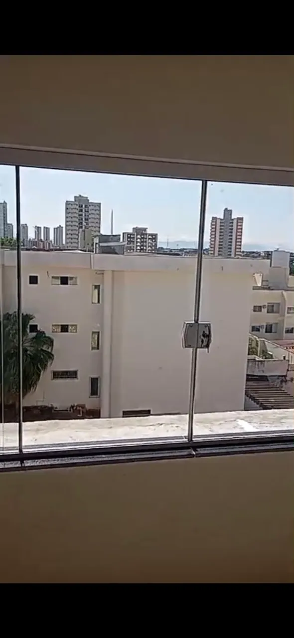 Janela de Vidro Elegante com Vista Panorâmica