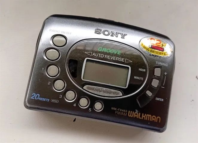 WALKMAN SONY WM-FX463 COM CAIXAS DE SOM - NAO FUNCIONA RADIO, SO