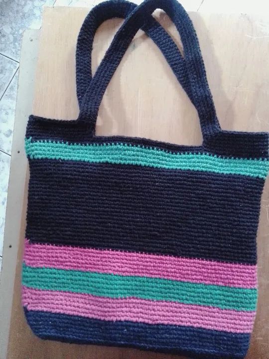 Bolsas de crochê coloridas 
