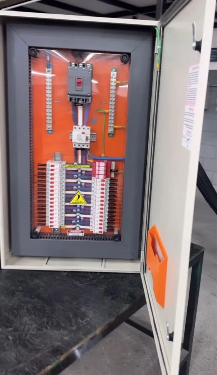 Quadro de Distribuição para Instalações Elétricas63824085336579122