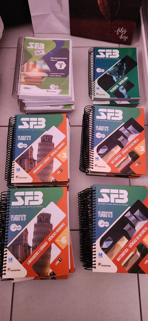 Livros do 3 Ano do Ensino Médio do Colégio Sistema Farias Brito 
