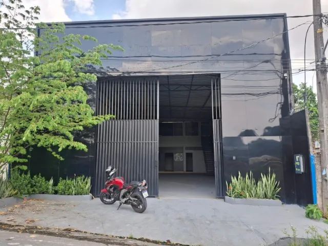 Excelente Galpão Novo 250m² c/ Mezanino-Escritório-Poço Artesiano prox. ao DB Coroado