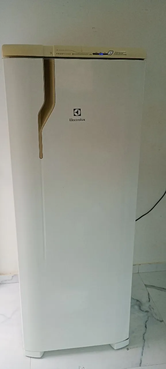 Geladeira Electrolux Frost Free semi nova 388 litros