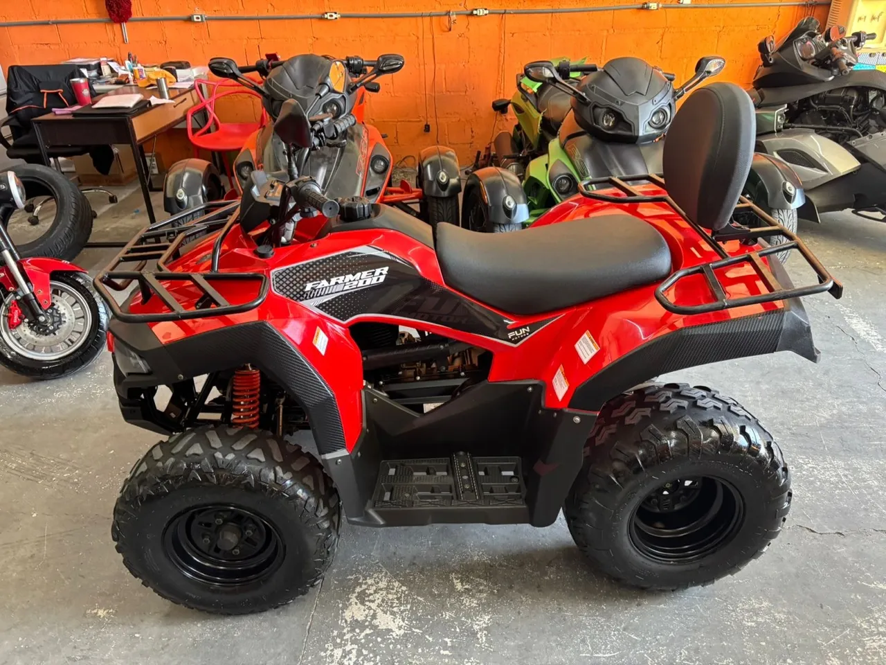 Quadriciclo Farmer 200cc 4x2 automático
