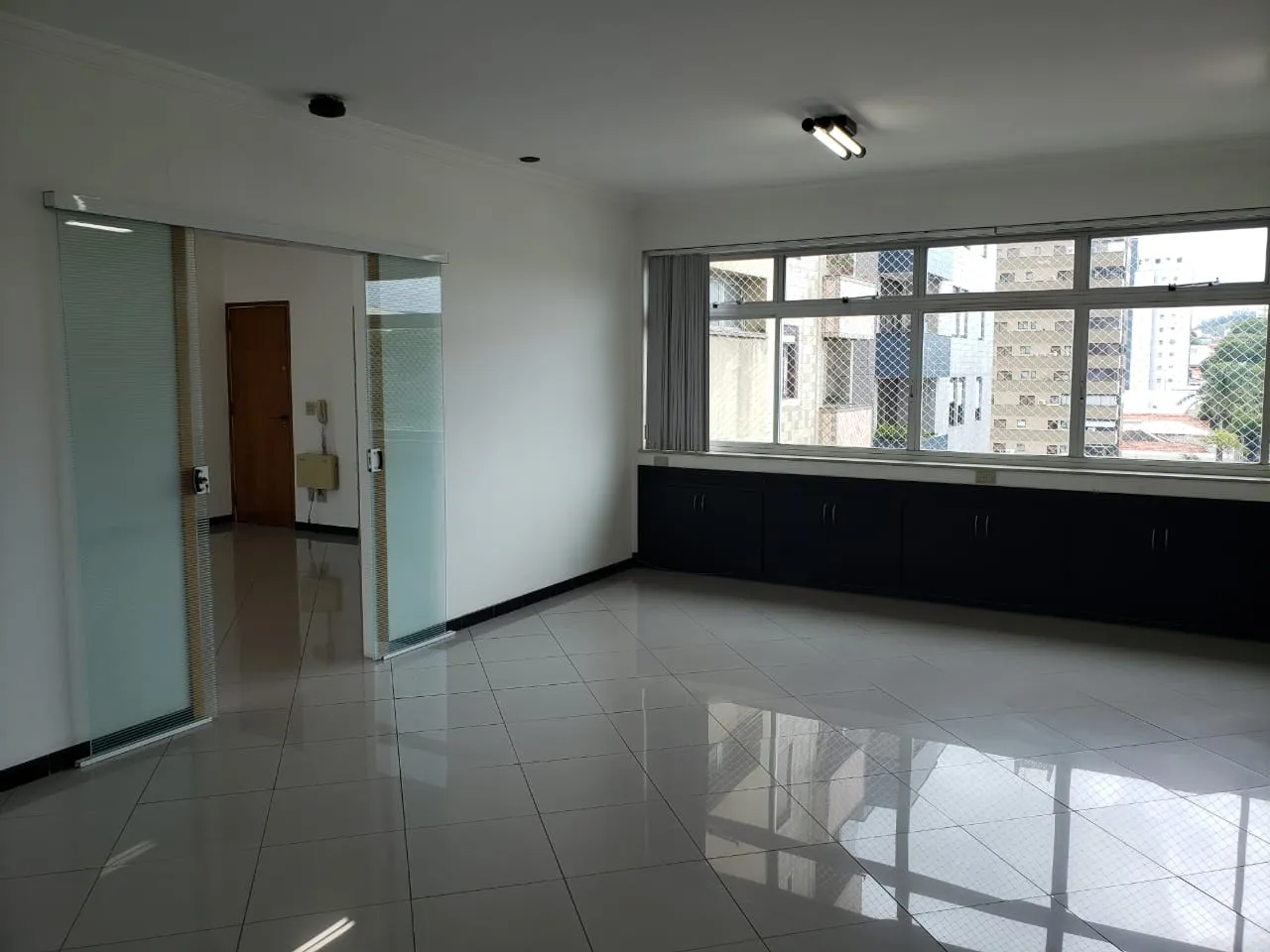 SALA COMERCIAL A VENDA EM JUNDIAÍ - EDIFÍCIO STUDIO AVENIDA - 2 ELEVADORES