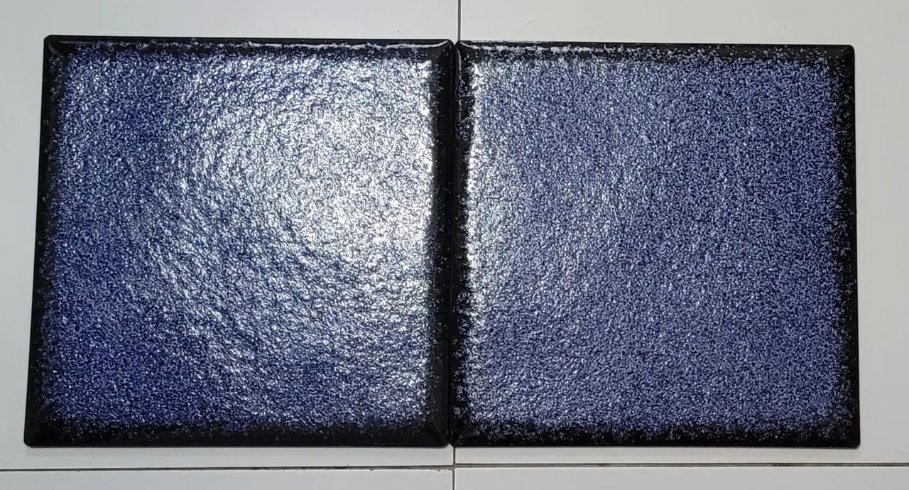 Quase 4m piso cerâmico azul marinho e preto