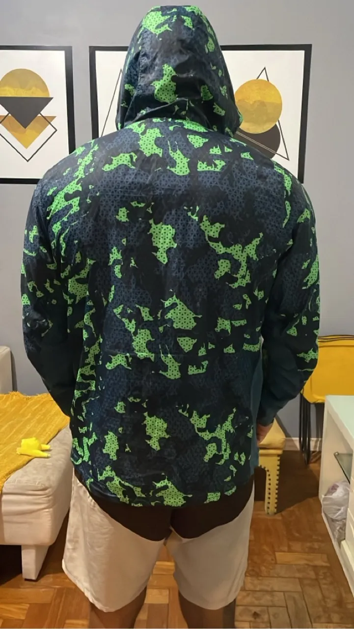 Jaqueta Camuflada com Capuz