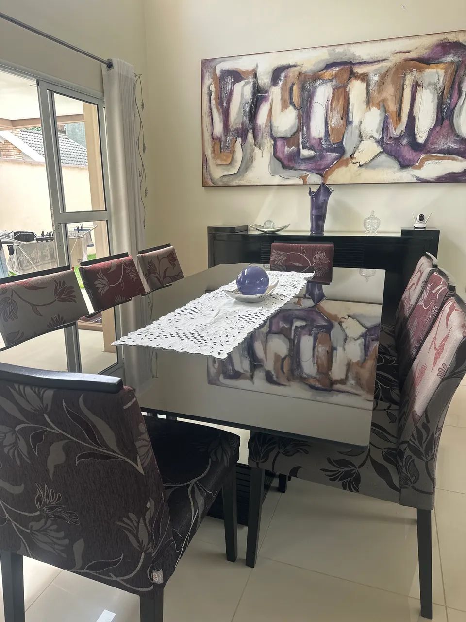 Mesa de Jantar 8 Lugares de Vidro Preto, Base e Cadeiras em Madeira Pintada  - Foto 2