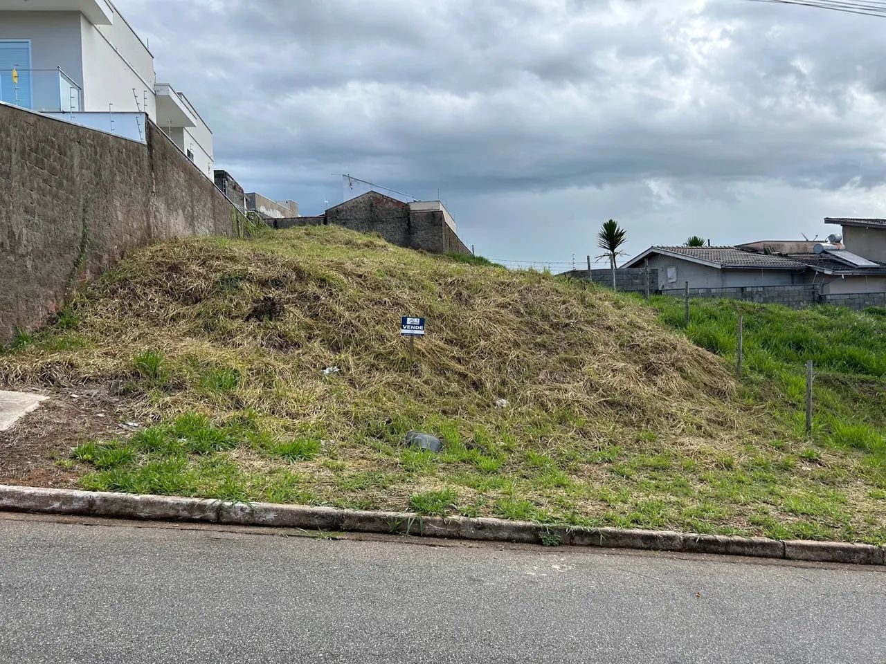 Terreno no Bairro Colinas de Santa Bárbara em Pouso Alegre