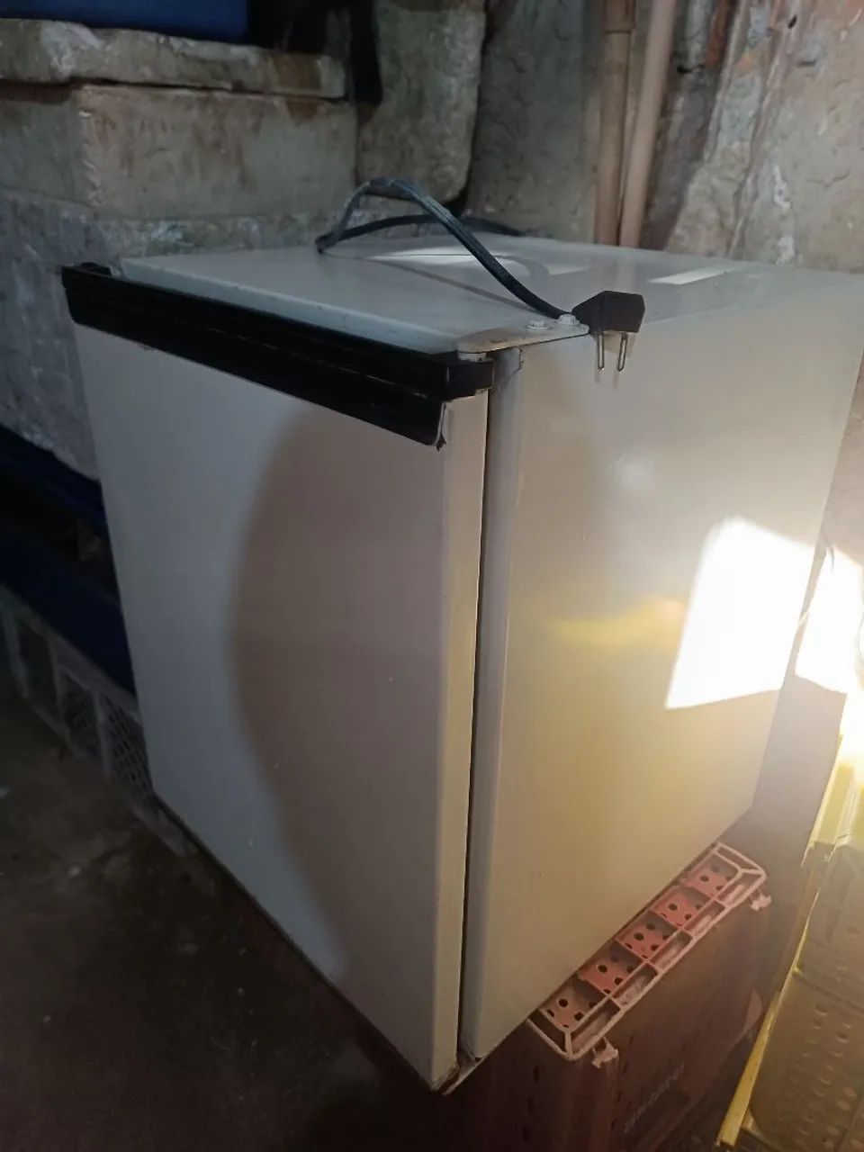 Frigobar 220w em ótimo estado de conservação 