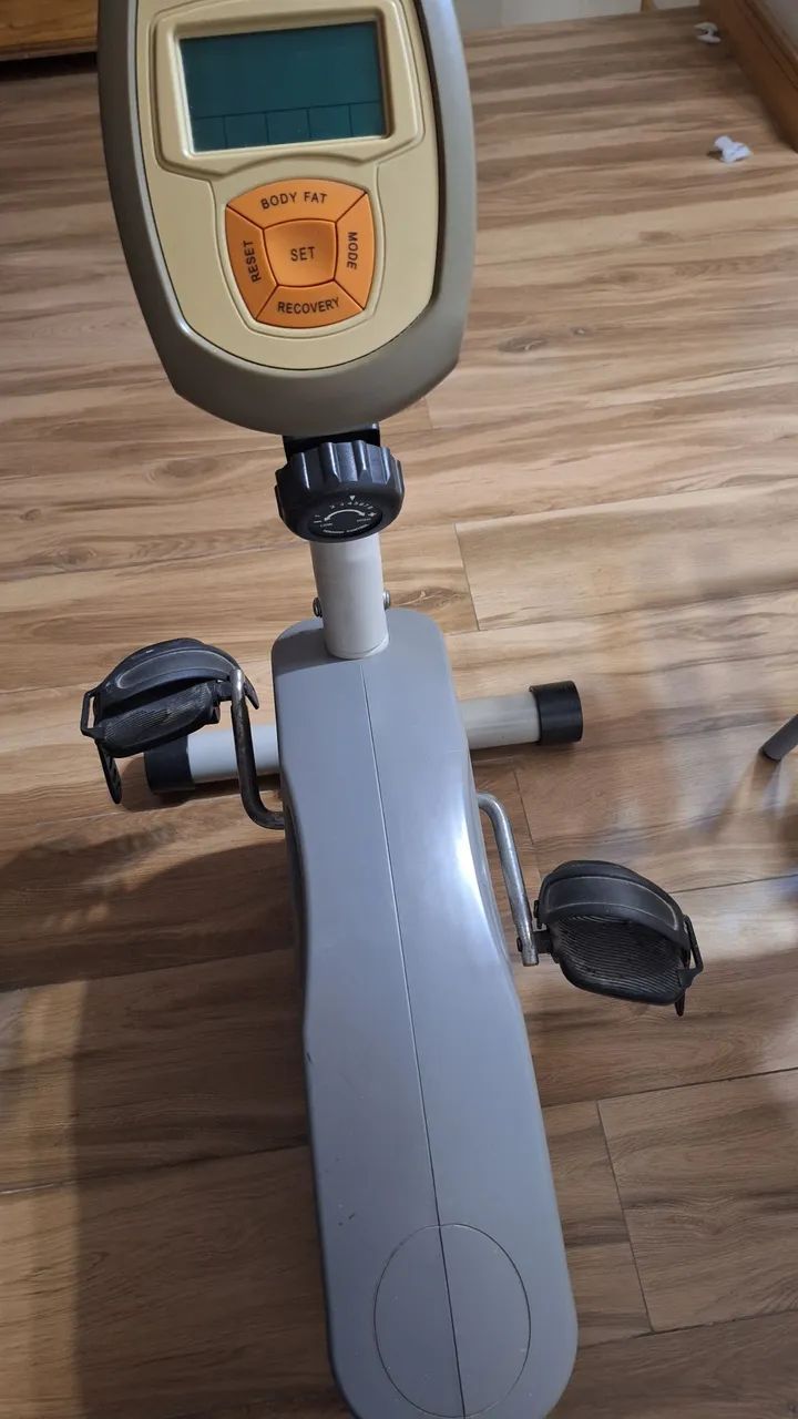 Bicicleta Ergométrica Reclinada Usada - Foto 2