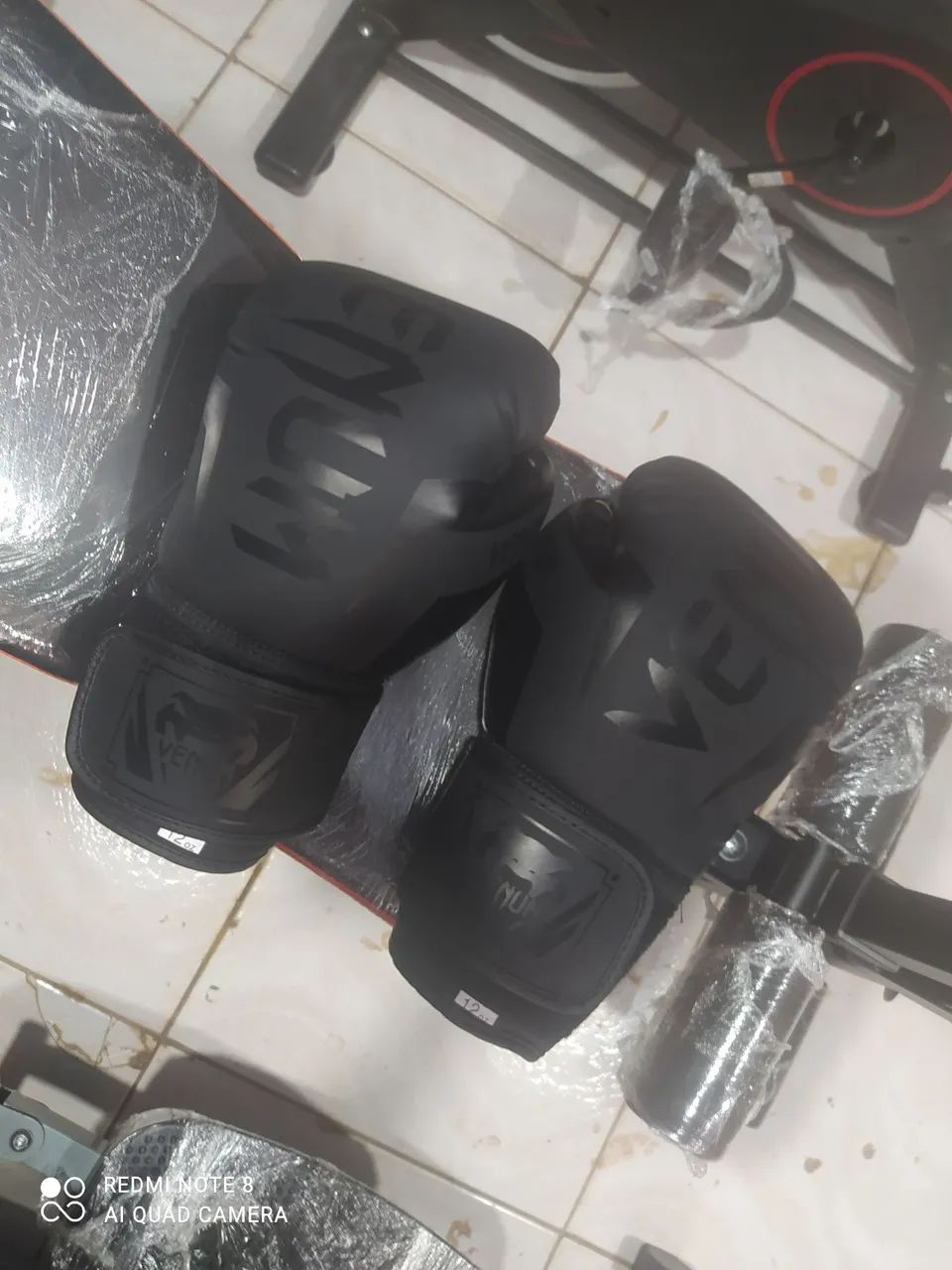 Luva 12 Oz Venum preta - Foto 3