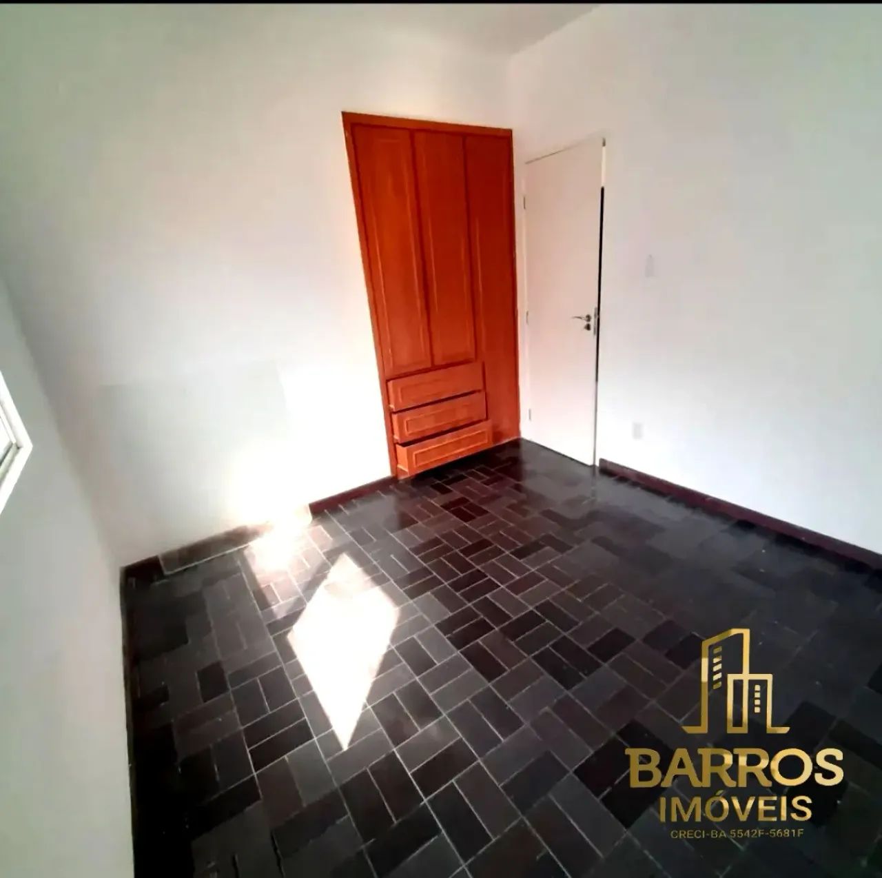 3 QUARTOS 130 M2 2 GARAGENS NO COSTA AZUL SALVADOR BA - Foto 7