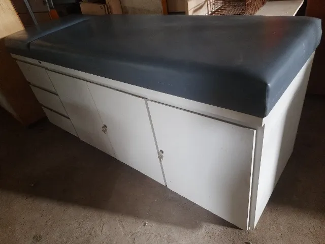 Mesa para Massagem com Gabinete