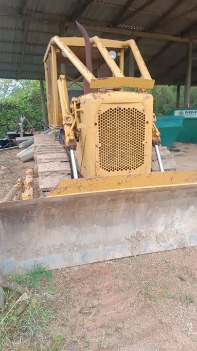 Trator de Esteira Usado - Excelente estado