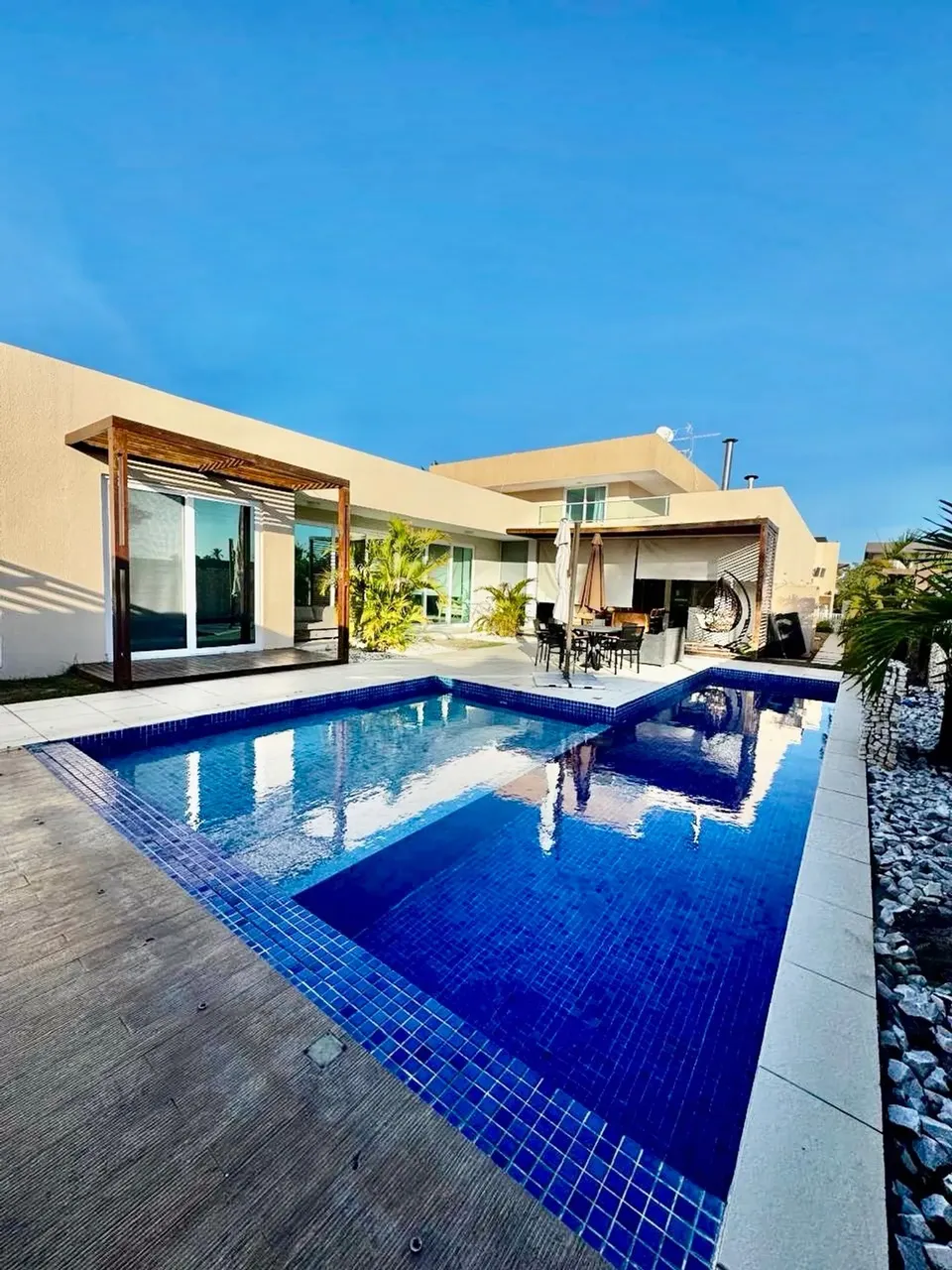 . Sua Nova Vida Começa Aqui: Casa Luxuosa com 5 Suítes no Laguna