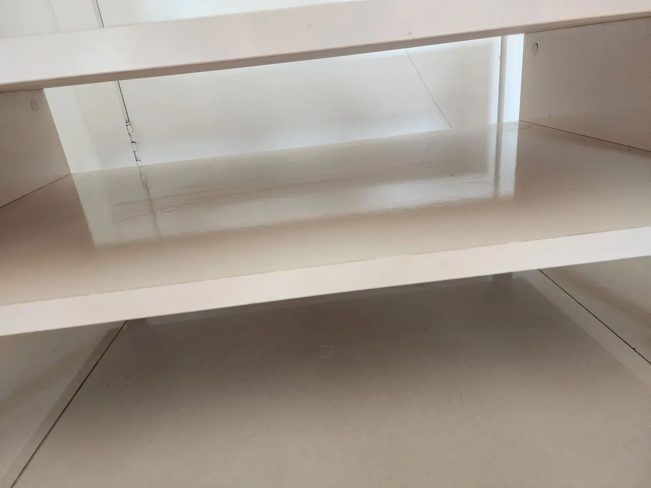 Mesa de centro moderna com design clean - Foto 4