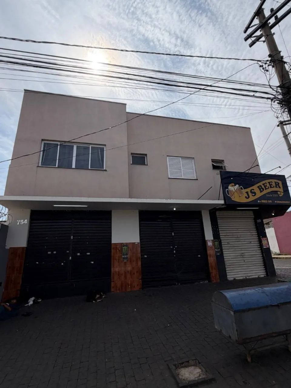 Prédio de Esquina no Jd. América - 3 Lojas + 2 Aptos de 3 Qts - Foto 3