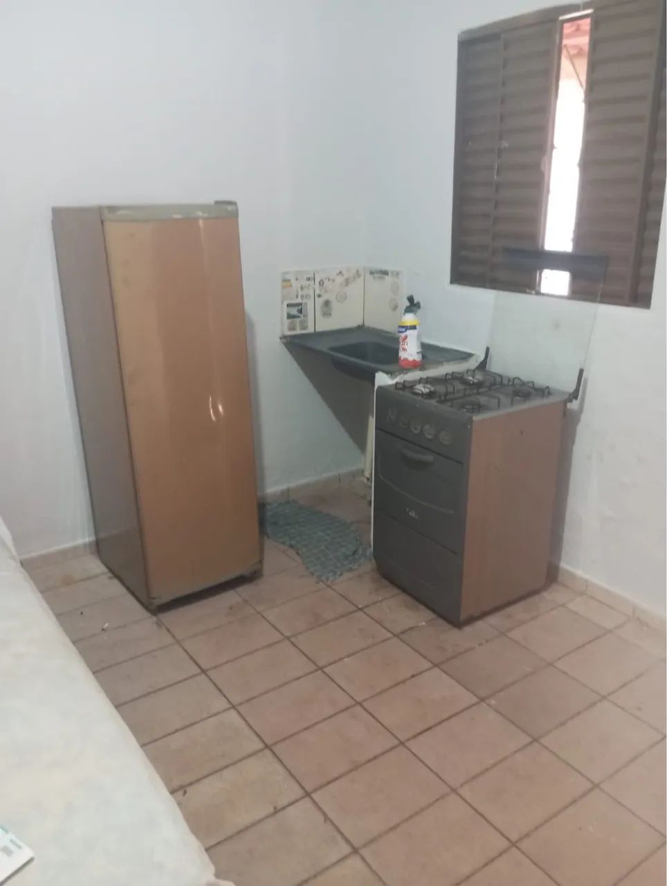 Kitnet quadra 1106 sul com geladeira e fogão
