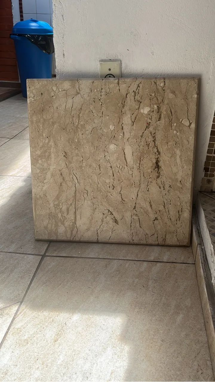 Mesa de canto chipandelle com tampo d bege Bahia 