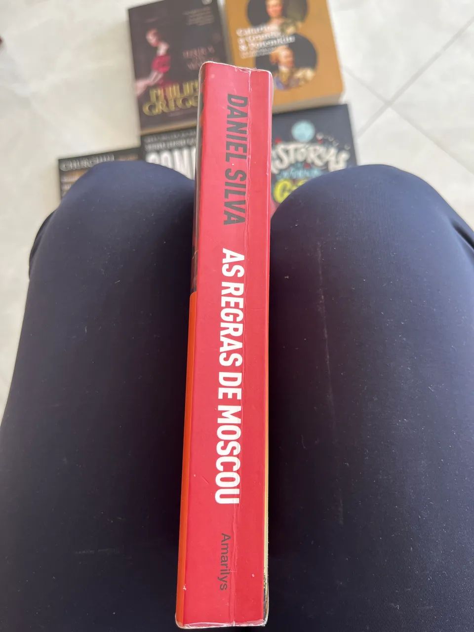 Livro Daniel Silva As Regras de Moscou - Foto 3