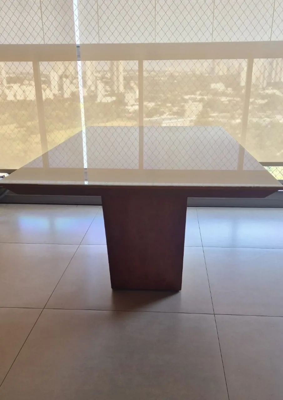 MESA DE JANTAR RETANGULAR PARA 6 OU 8 LUGARES - TAMPO DE VIDRO