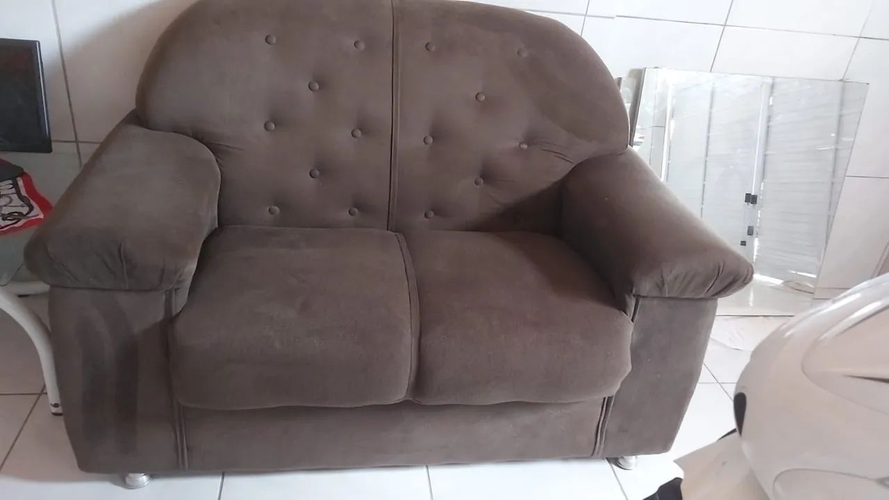  Dois Sofas seminovos/cor marrom - Foto 2