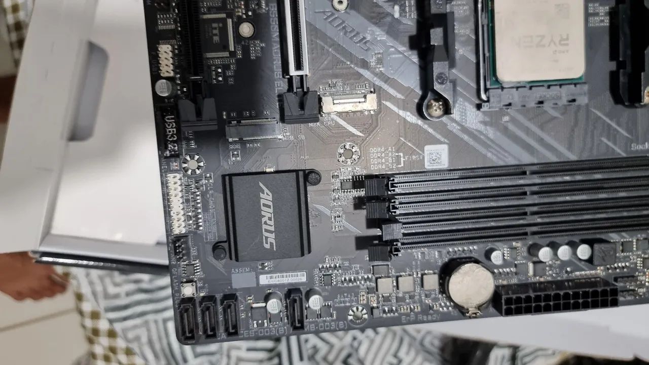 Placa Mãe Amd Am4 b550m Aorus - Foto 3
