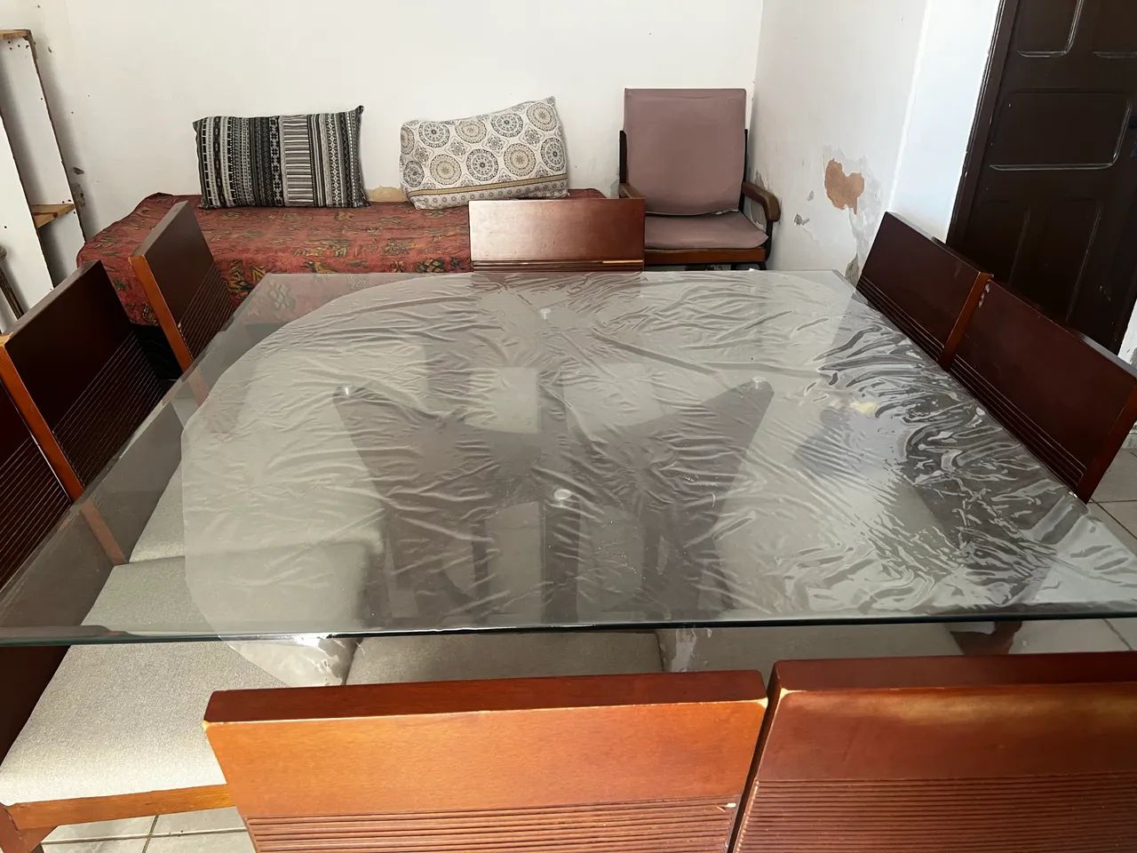 Vendo mesa de jantar 8 lugares. 