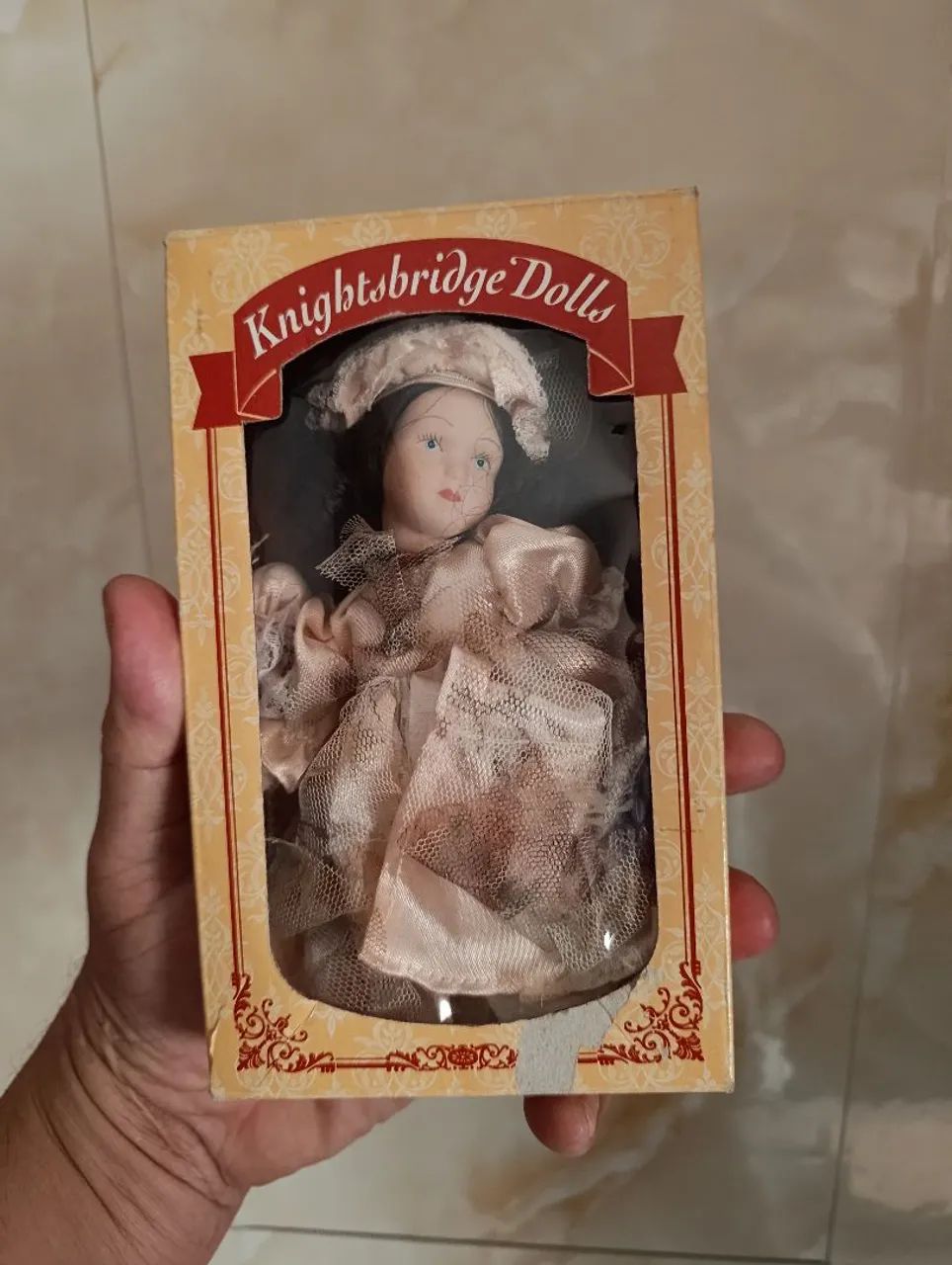 2 bonecas porcelana Colecionáveis Knightbridge 15 cm - Foto 4