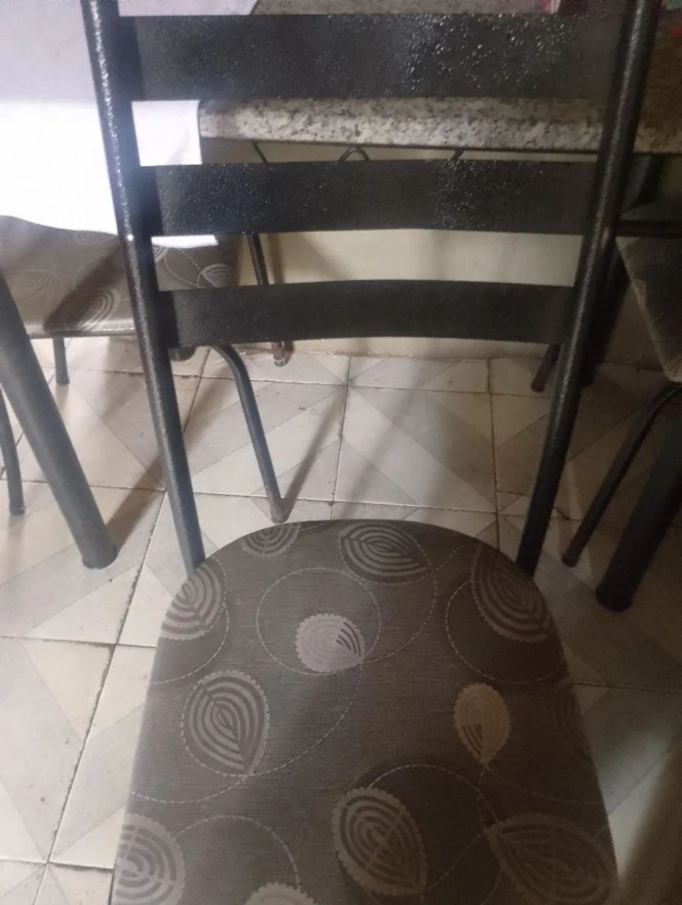 Mesa de mármore com 4 cadeira - Foto 3