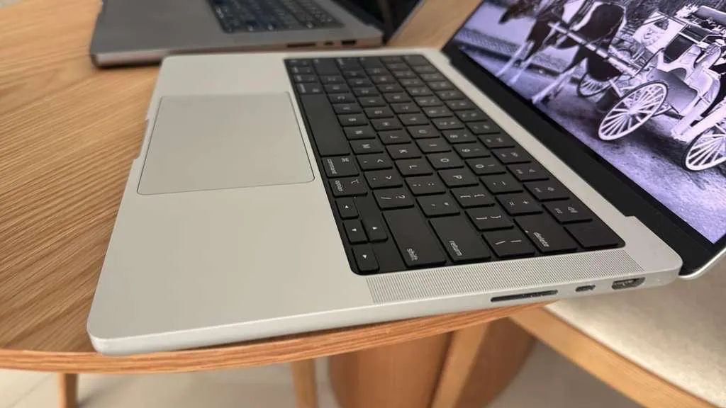 Apple MacBook Pro 2023 impecável  - Foto 4