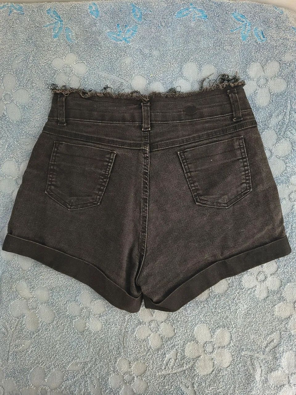 Short Preto Curto com Lycra - Foto 4