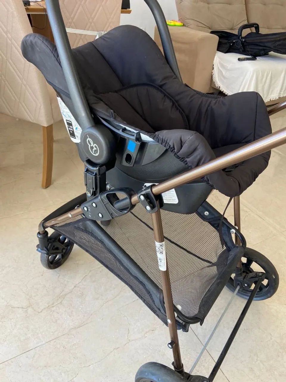 Carrinho de bebe com bebe conforto - Foto 3