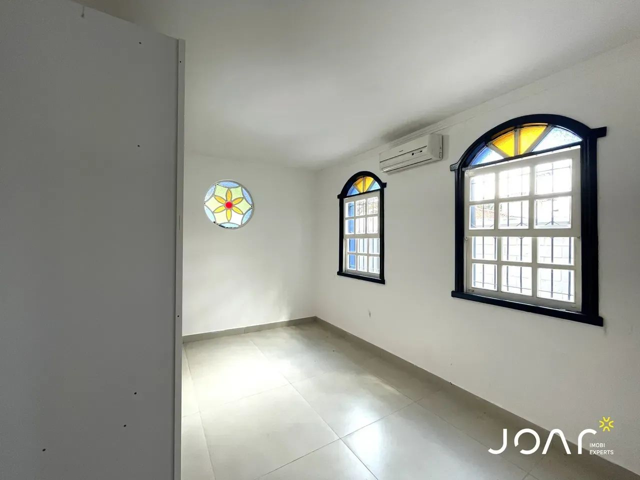 Casa colonial em 330 m² com 4 quartos e 3 suítes no Planalto