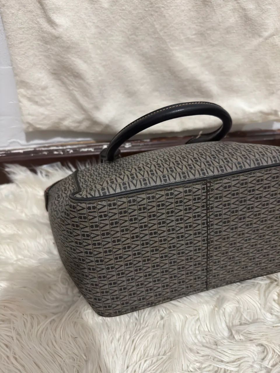 Bolsa Victor Hugo Preta e Vermelha  - Foto 5