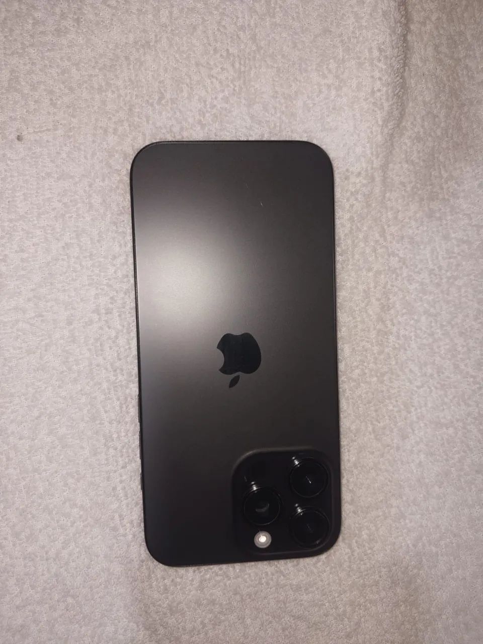 iPhone 16 pro Max na caixa perfeito estado em uso 