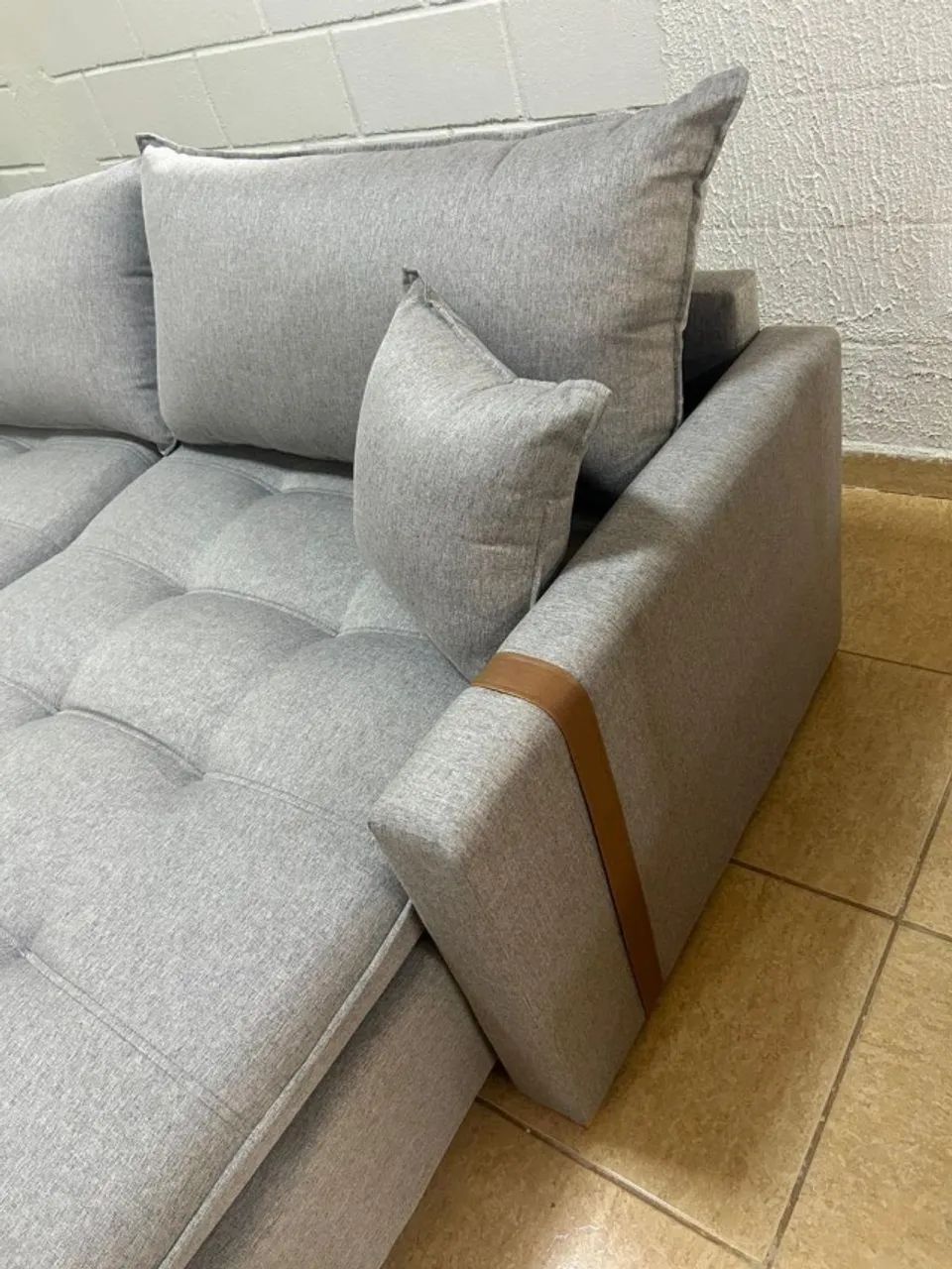 Sofá Cama  2.20Mts no LINHO PÉS EM MADEIRA - Foto 3