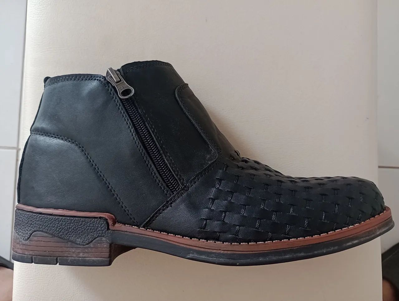 BOTA DE COURO - SEMI NOVA - Foto 3
