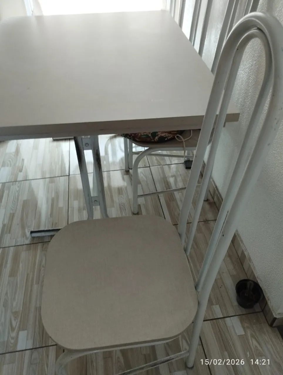 MESA COM 04 CADEIRAS - Foto 4