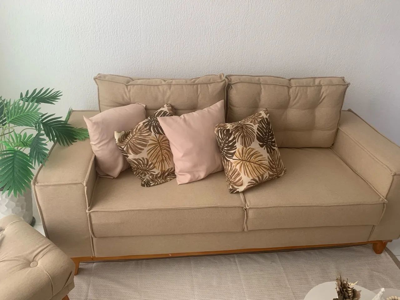 Sofá 1 mês de comprado , SEM USO acompanha duas poltronas 
