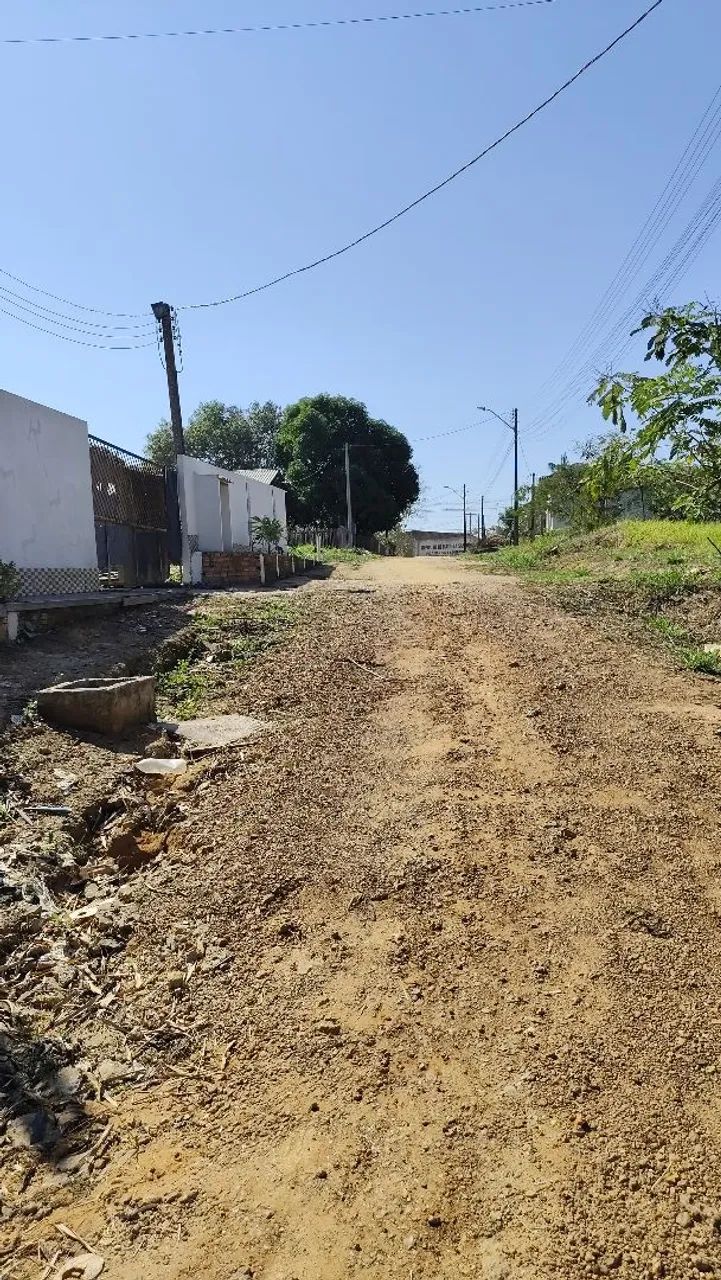 Terreno murado e embuçado 