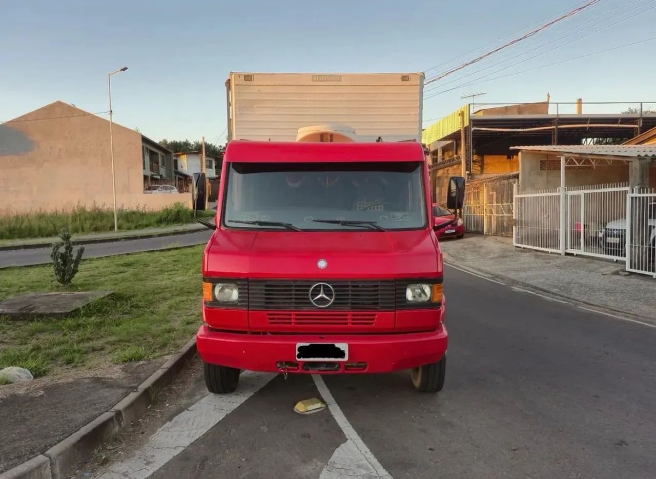 MB 710 - 2006 PLUS - BAÚ 5,50M - Foto 3