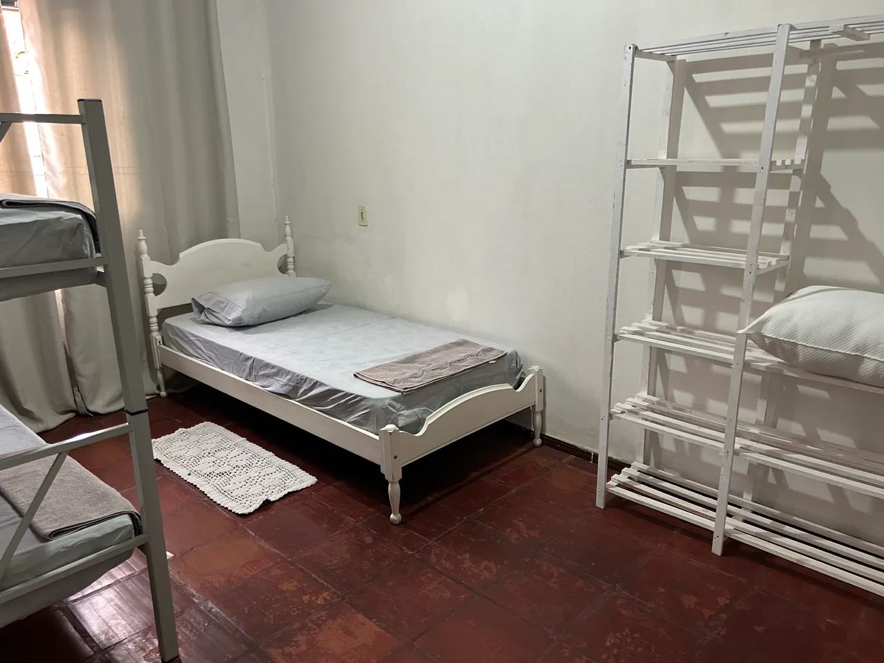 Alugo quarto em casa compartilhada - Foto 4